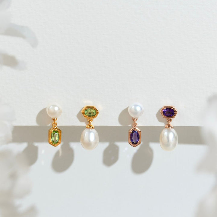Moderne Perle & Peridot Mismatched Drop Ohrringe in vergoldetem Silber
