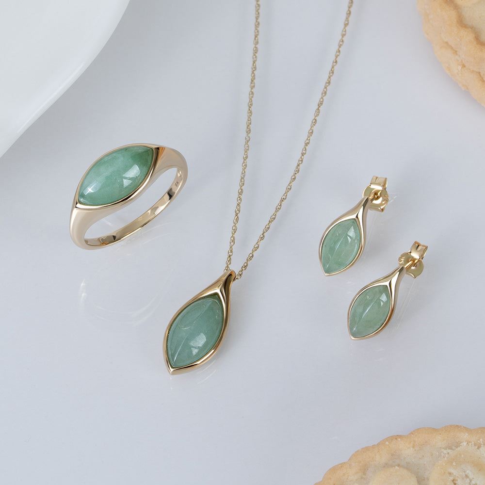 Klassische Marquise-Ohrstecker aus grünem Jadeit in 9 Karat Gelbgold