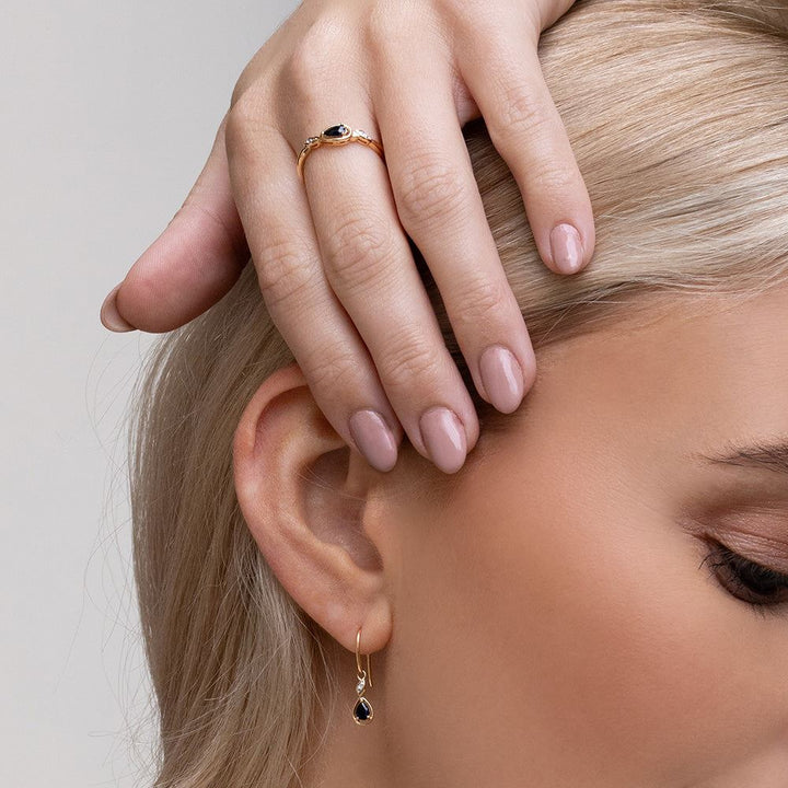 Klassische Tropfenohrringe mit Saphir und Diamanten aus 9 Karat Gelbgold