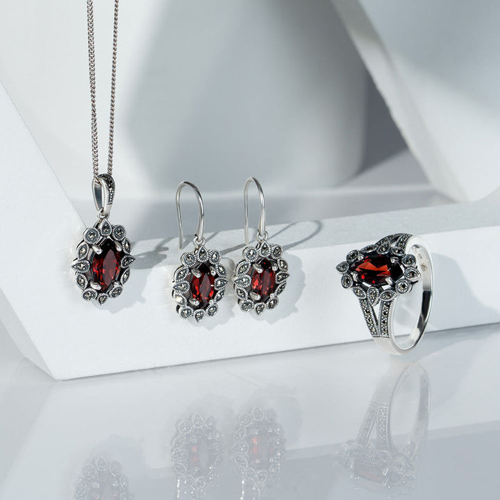 Halskette mit Anhänger im Art-Deco-Stil mit Marquise-Granat und Markasit aus Sterlingsilber