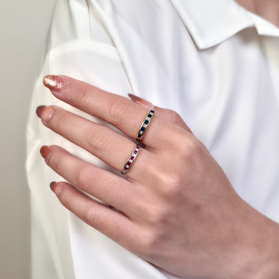 Klassischer halber Ewigkeitsring mit quadratischen Rubinen und Diamanten, 9 Karat Weißgold