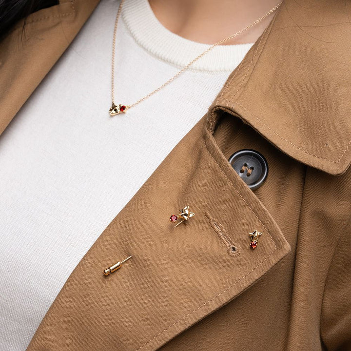 Gardenia Granat Fuchs Anstecknadel in 9 Karat Gelbgold