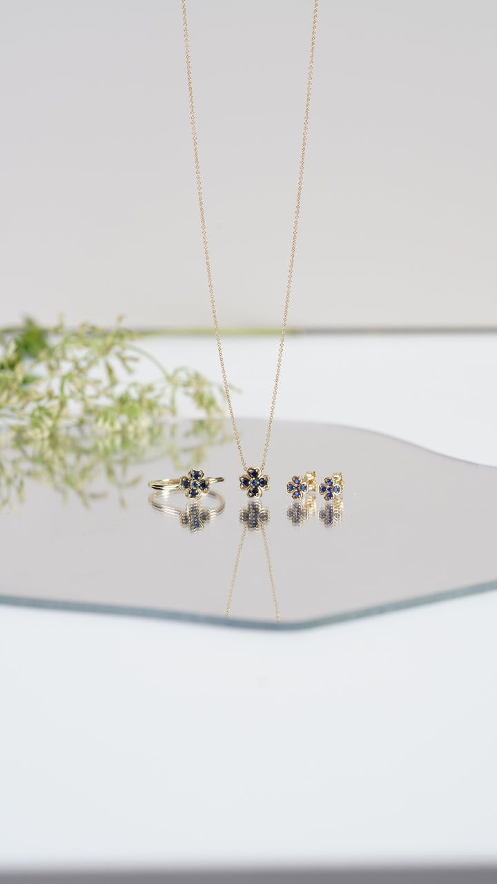 Halskette mit rundem Gardenia-Saphirklee-Anhänger aus 9-karätigem Gelbgold