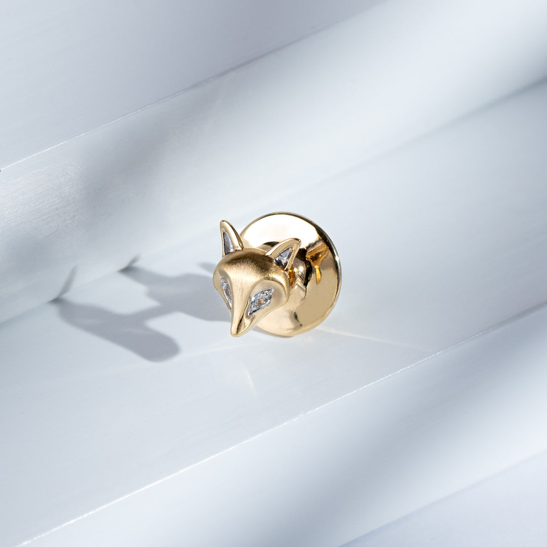 Gardenia Weißer Saphir-Fuchs-Ohrringe aus 9 Karat Gold