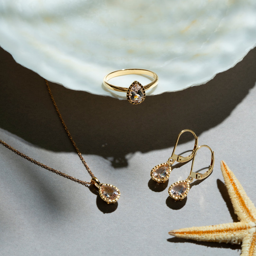 Klassische Birnen-Aquamarin-Ohrringe in 9 Karat Gelbgold