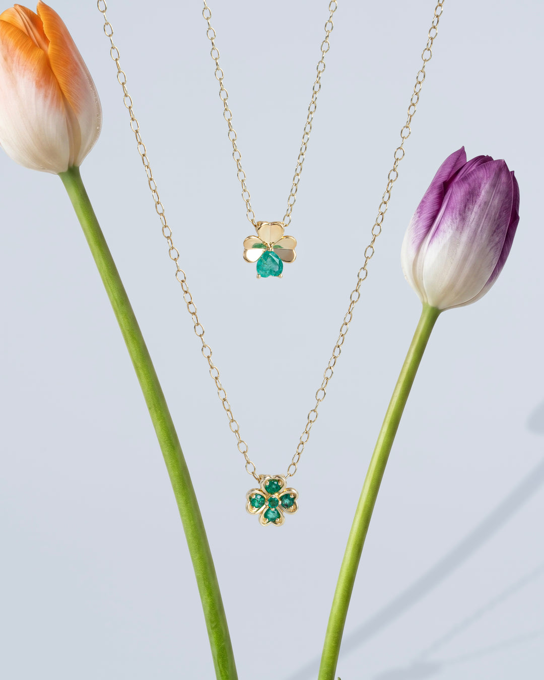 Halskette mit Gardenia-Smaragdklee-Anhänger aus 9-karätigem Gelbgold