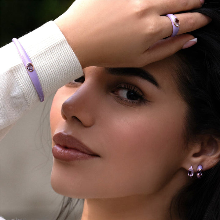 Siberian Waltz – Halbe Creolen aus violetter Emaille und achteckigem Amethyst in Roségold-Vermeil