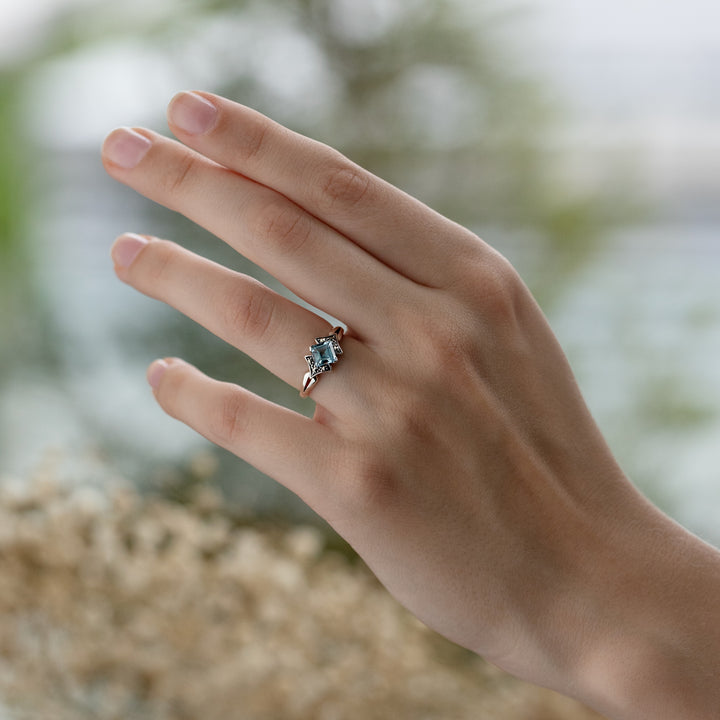 Quadratischer Ring im Art-Deco-Stil mit blauem Topas und Markasit aus 925er Sterlingsilber