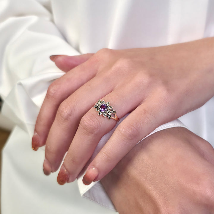 Runder Blumenring im Jugendstil mit Amethyst und Markasit aus 925er Sterlingsilber