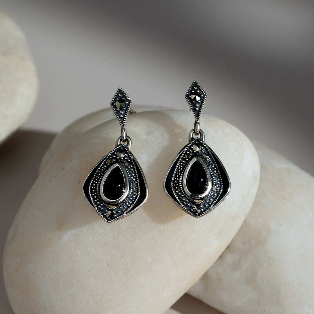 Art Deco Stil Drachen Onyx und Markasit Tropfen Ohrringe in Sterling Silber