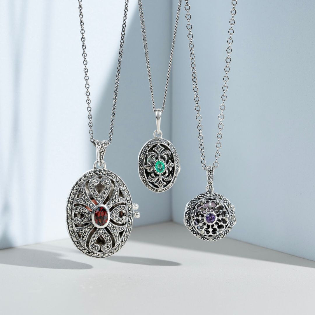 Ovale Medaillon-Halskette mit Smaragden und Markasit im Jugendstil aus 925er Sterlingsilber