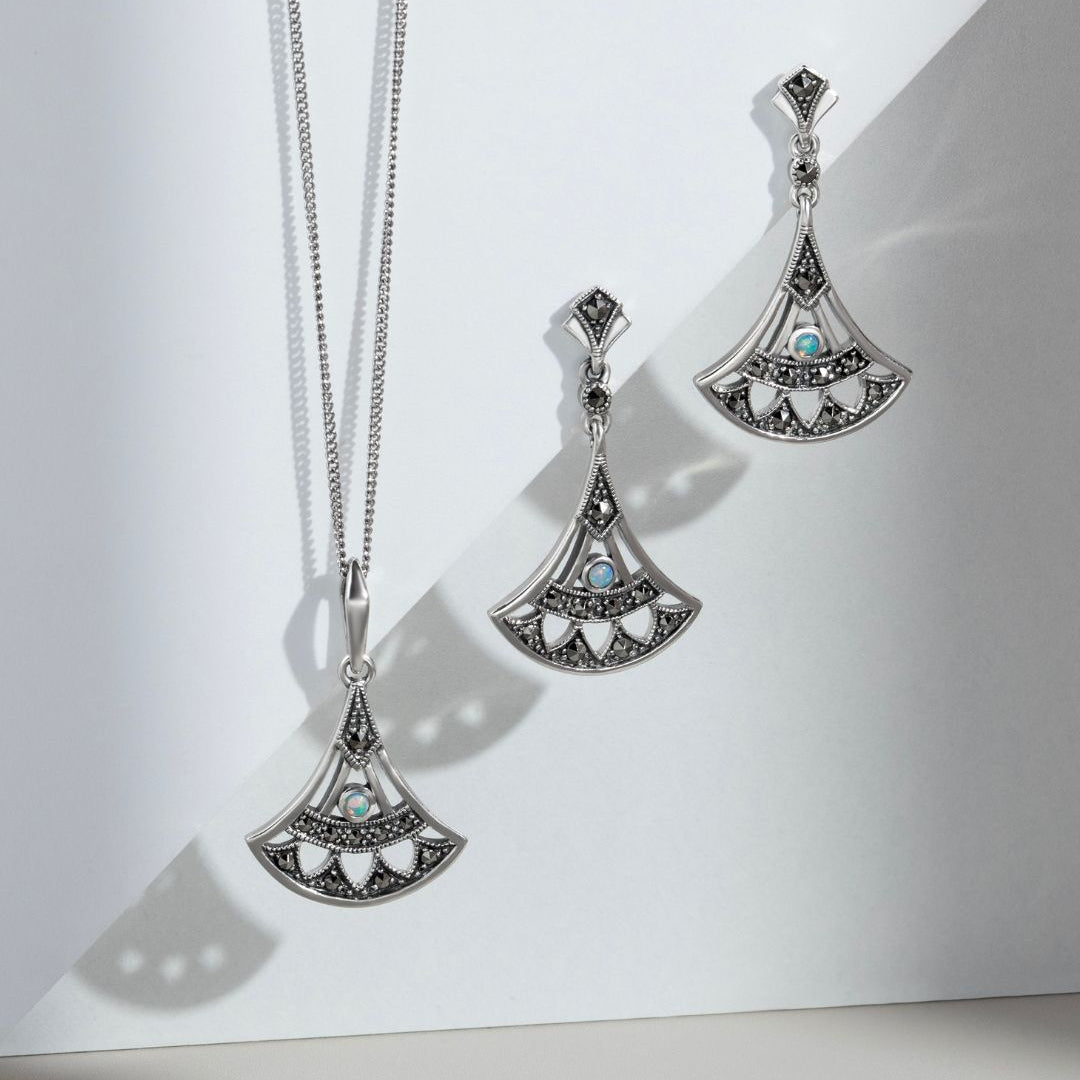 Art Deco Style Runder Opal &amp; Markasit Open Work Fan Drop Anhänger in 925 Sterling Silber