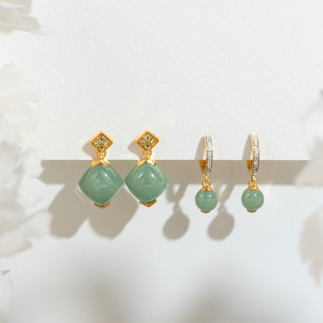Klassische Creolen mit Jade und Diamanten in Gold Vermeil