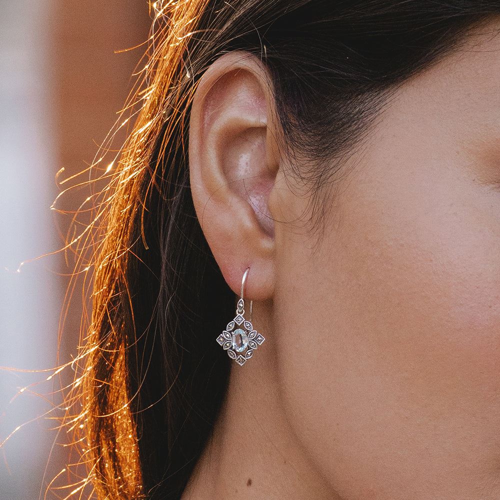 Ovale Tropfenohrringe im Art-Deco-Stil mit blauem Topas und Markasit aus Sterlingsilber