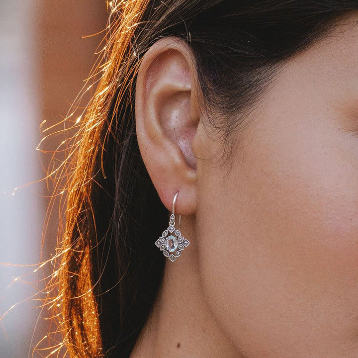 Ovale Tropfenohrringe im Art-Deco-Stil mit blauem Topas und Markasit aus Sterlingsilber