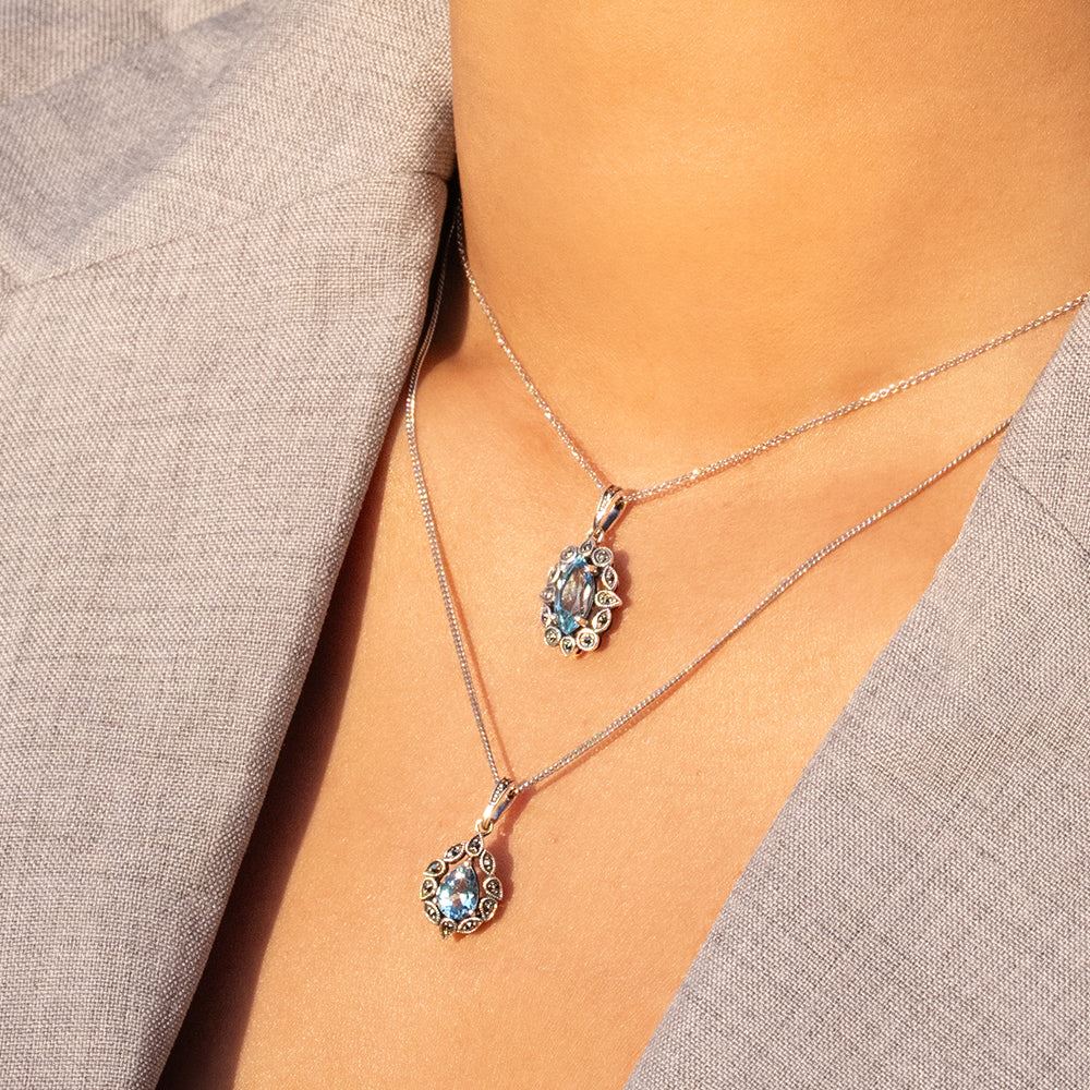 Halskette mit Anhänger im Art-Deco-Stil mit birnenförmigem Blautopas und Markasit aus Sterlingsilber