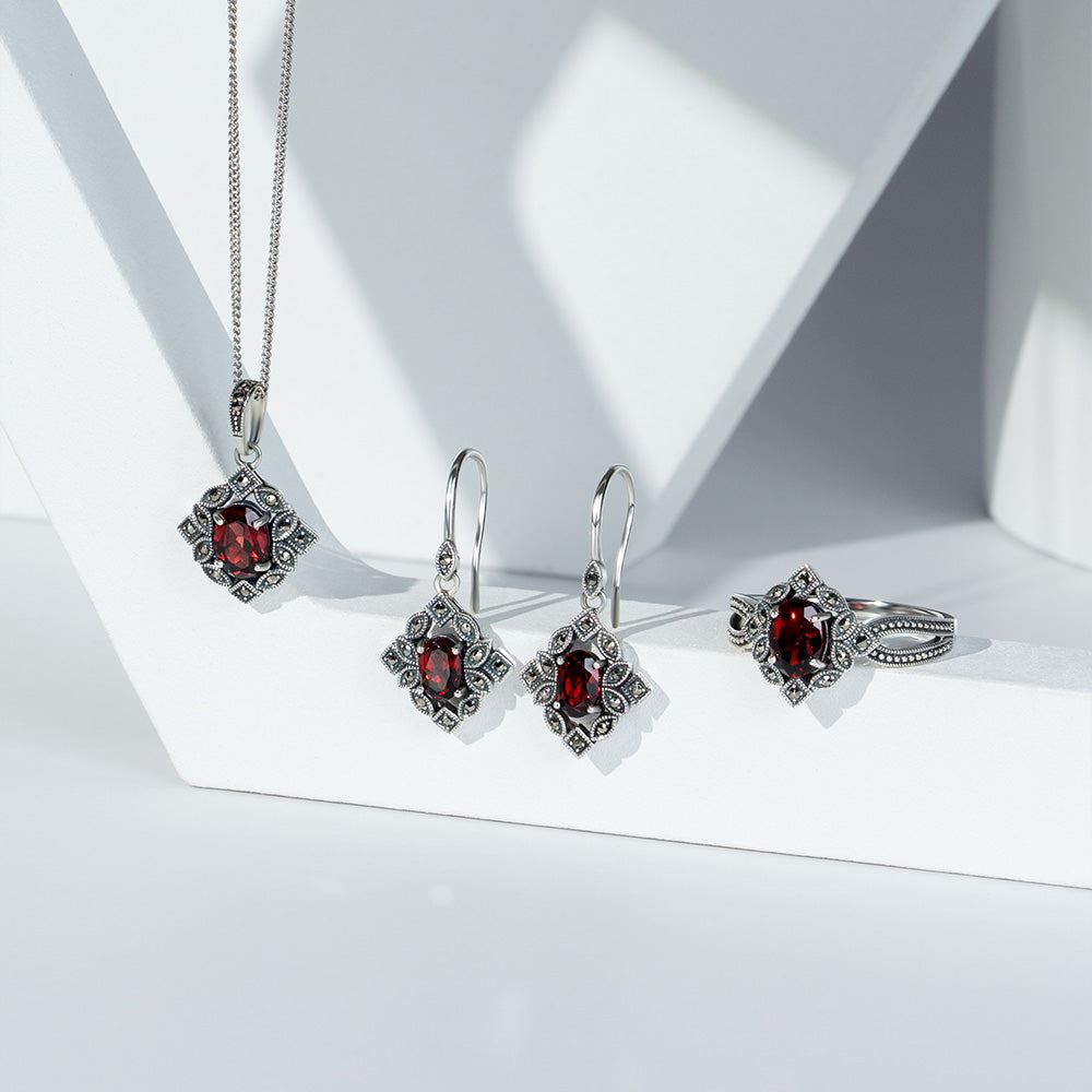 Ovaler Granat- und Markasitring im Art-Deco-Stil aus Sterlingsilber