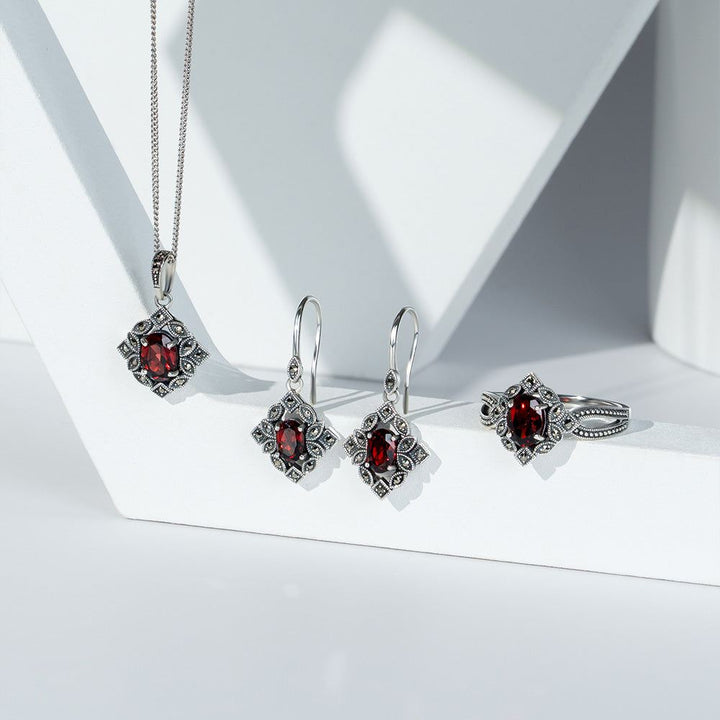 Ovaler Granat- und Markasitring im Art-Deco-Stil aus Sterlingsilber