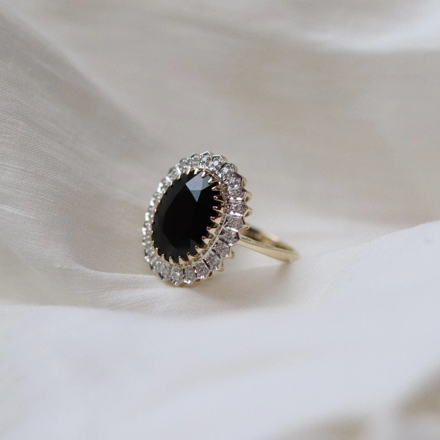 classic-dark-sapphire-diamonds-luxe-ring-in-9ct-gold-10947 side