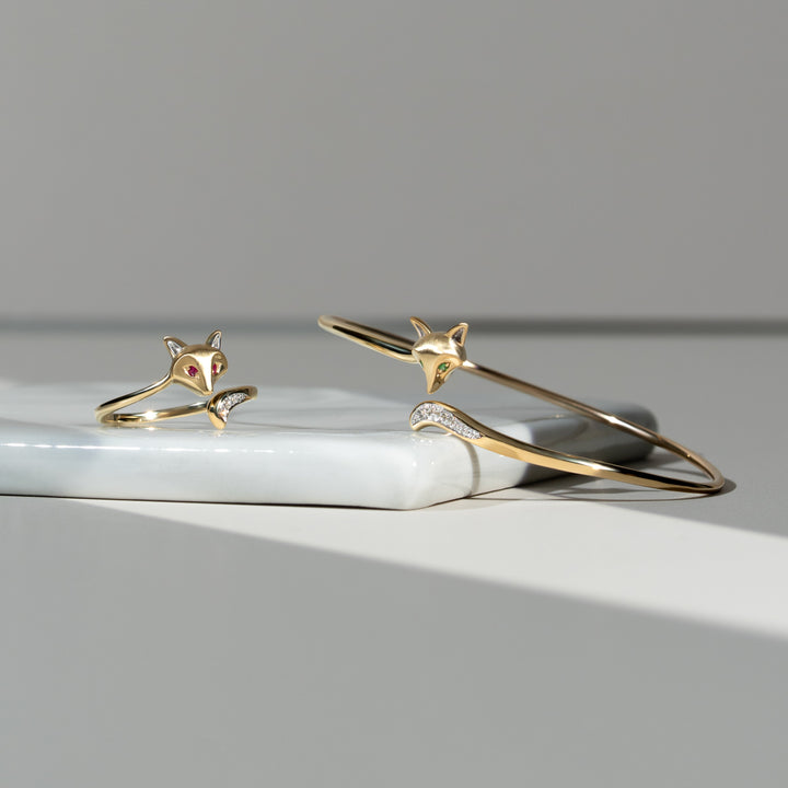 Gardenia Tsavorite & White Sapphire Fox Armreif in 9 Karat Gold