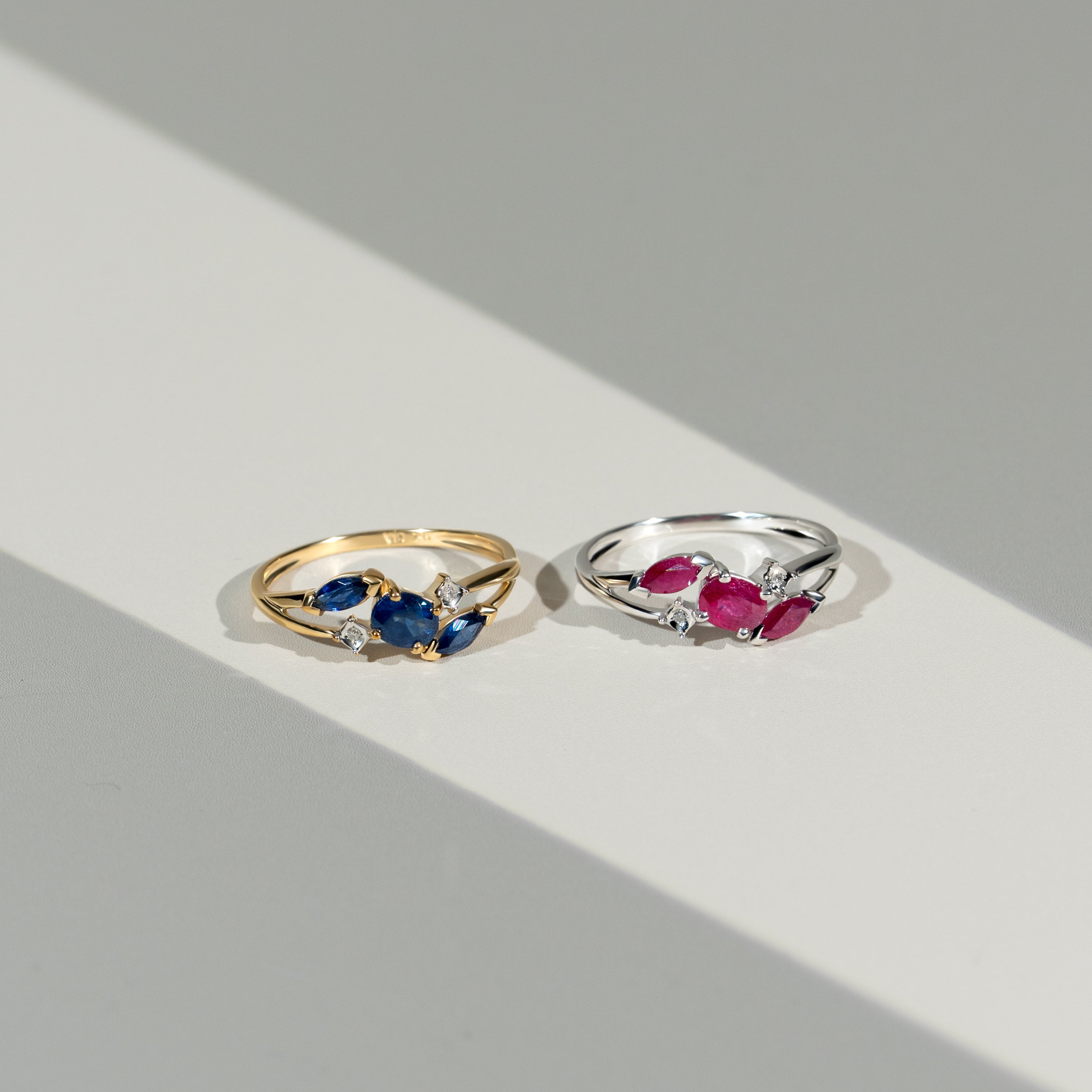 Klassischer ovaler Rubin- und Diamant-Crossover-Ring in 9 Karat Weißgold