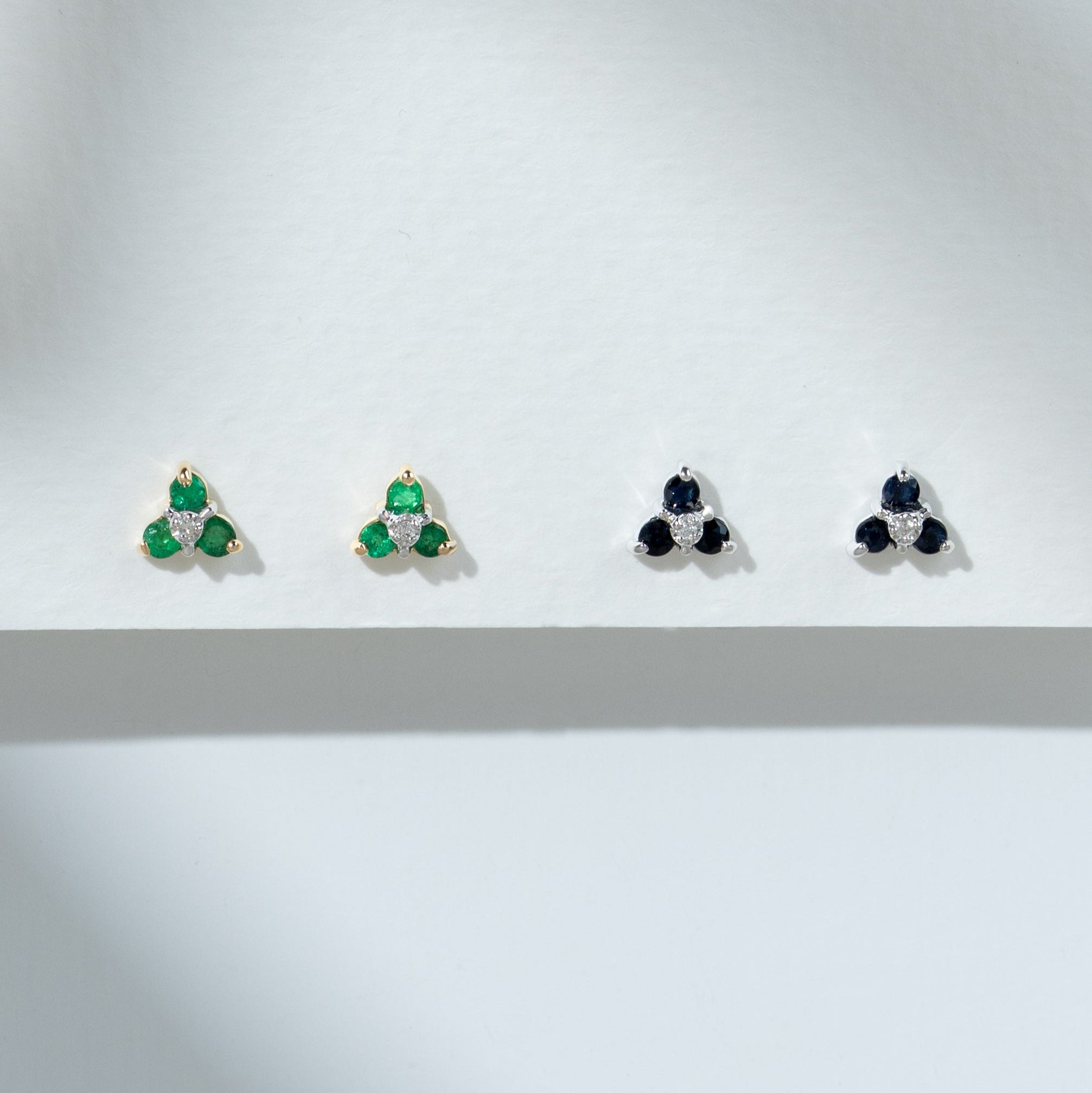 Klassische Saphir- und Diamant-Cluster-Ohrstecker in 9 Karat Weißgold
