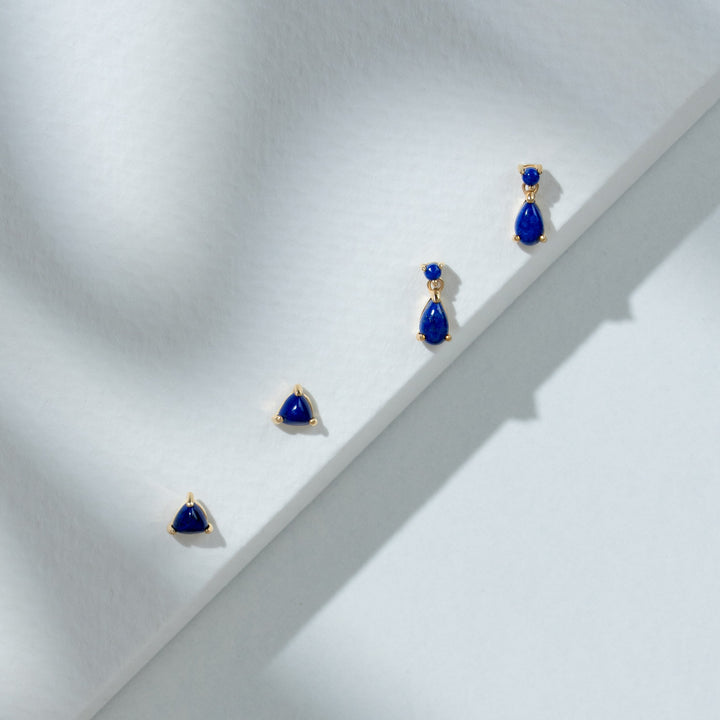 Klassische Birnen-Lapislazuli-Ohrhänger in 9 Karat Gelbgold