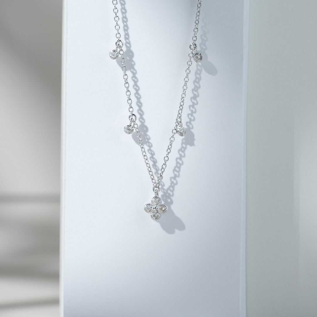 Diamond Flowers Choker Charm Halskette aus 9 Karat Weißgold