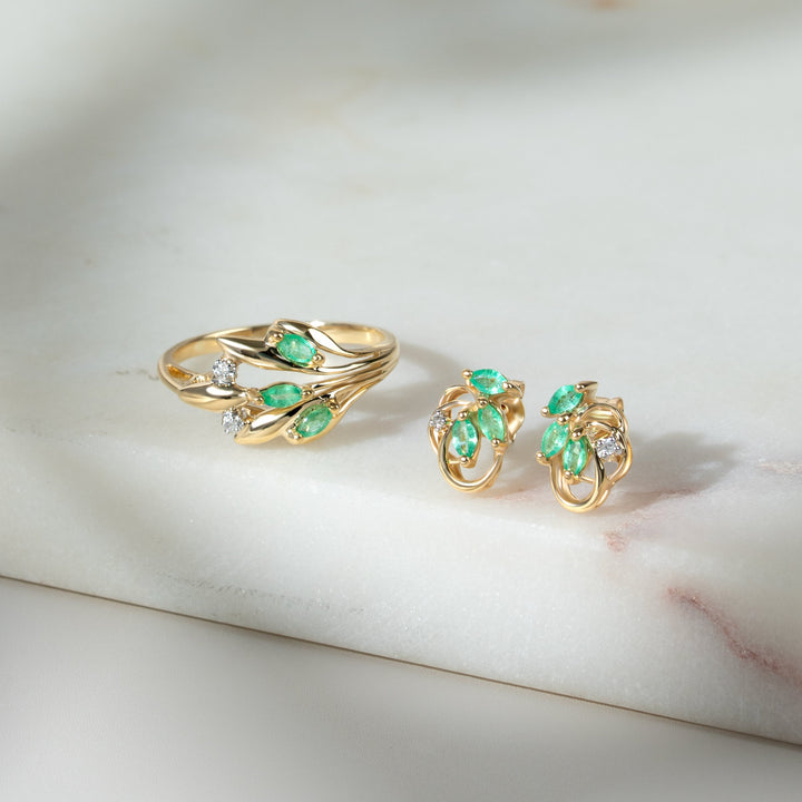 Blumen-Marquise-Smaragd- und Diamant-Ohrstecker in 9 Karat Gelbgold