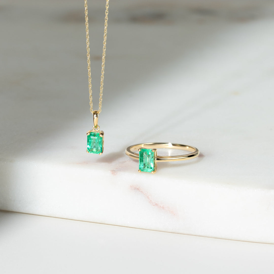 Klassischer Baguette-Smaragdring in 9 Karat Gelbgold