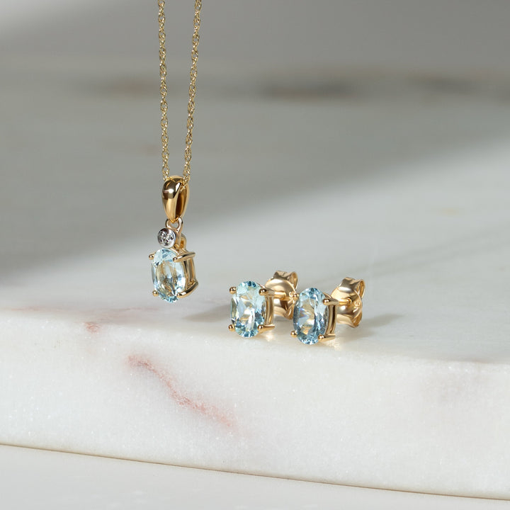 Klassischer ovaler Aquamarin &amp; Diamant-Anhänger in 9 Karat Gelbgold