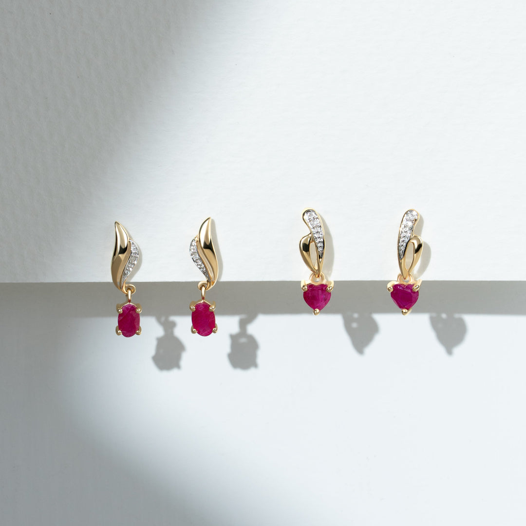 Klassische ovale Rubin- und Diamant-Ohrringe in 9 Karat Gelbgold