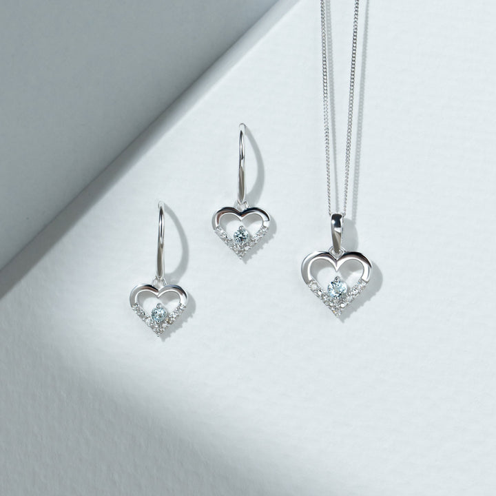 Klassische runde Liebes-Ohrringe mit Aquamarin und Diamanten in Herzform aus 9 Karat Weißgold