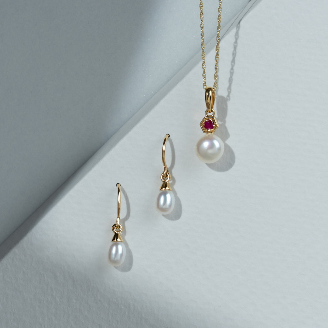 Klassische Süßwasserperlen-Ohrhänger in 9 Karat Gelbgold