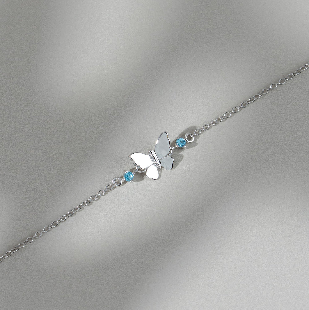 Klassisches rundes Blautopas-Schmetterlingsarmband aus 9 Karat Weißgold