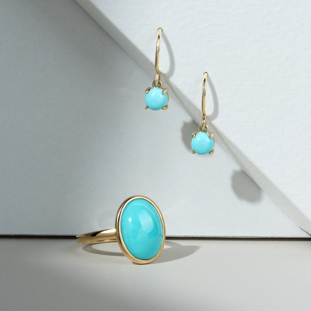 Klassische runde Türkis-Cabochon-Ohrhänger in 9 Karat Gelbgold