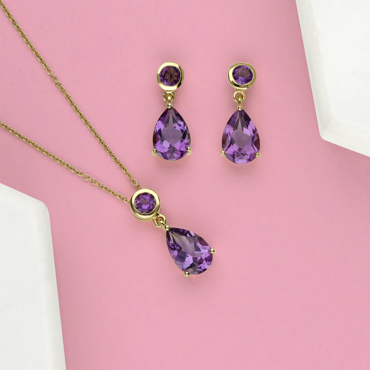 Klassische Birnen-Amethyst-Tropfenohrringe in 9 Karat Gelbgold