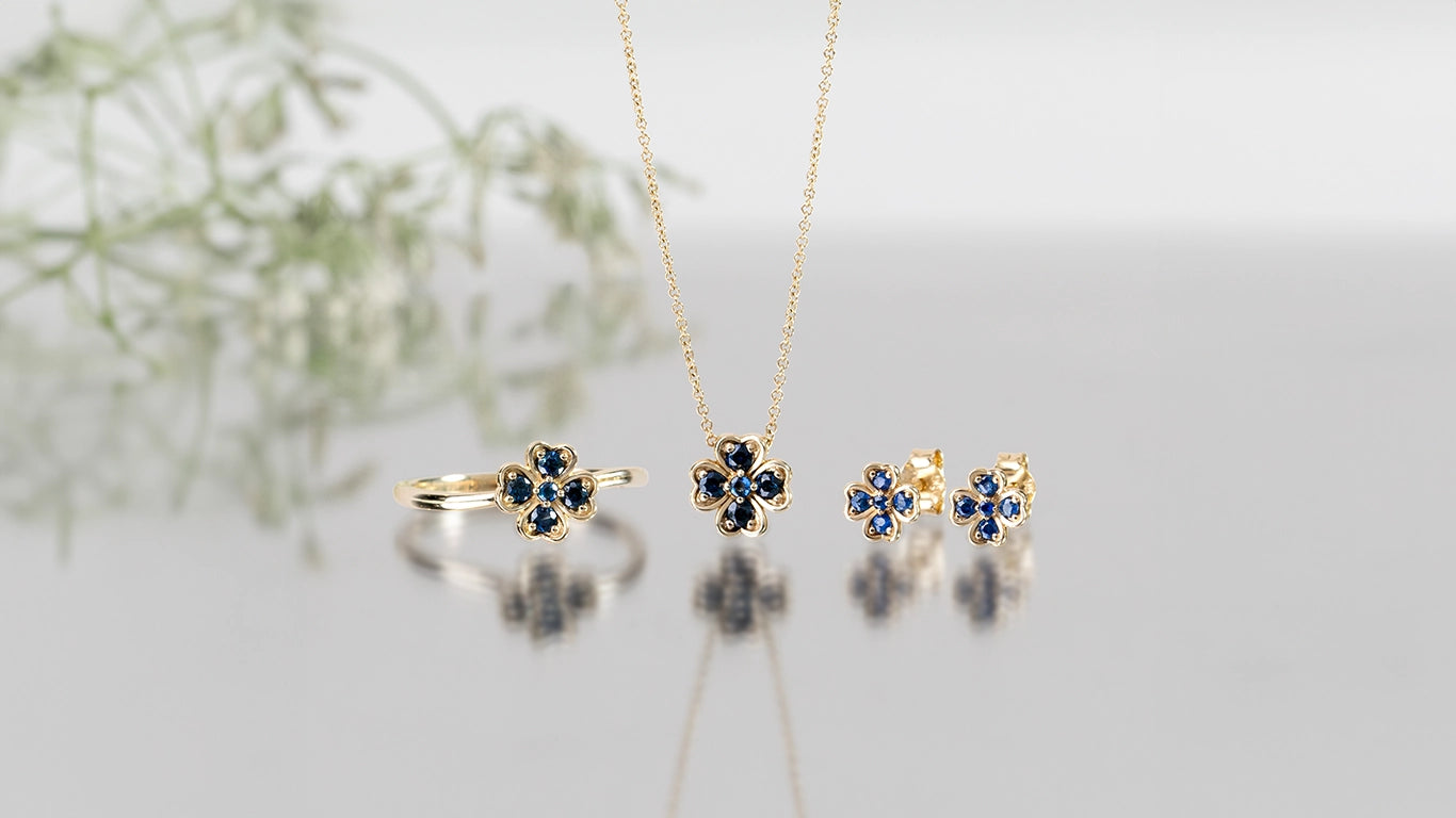 Gardenia_Blue_sapphire_jewellery_sets_Ring_Earrings_and_pendant_necklace