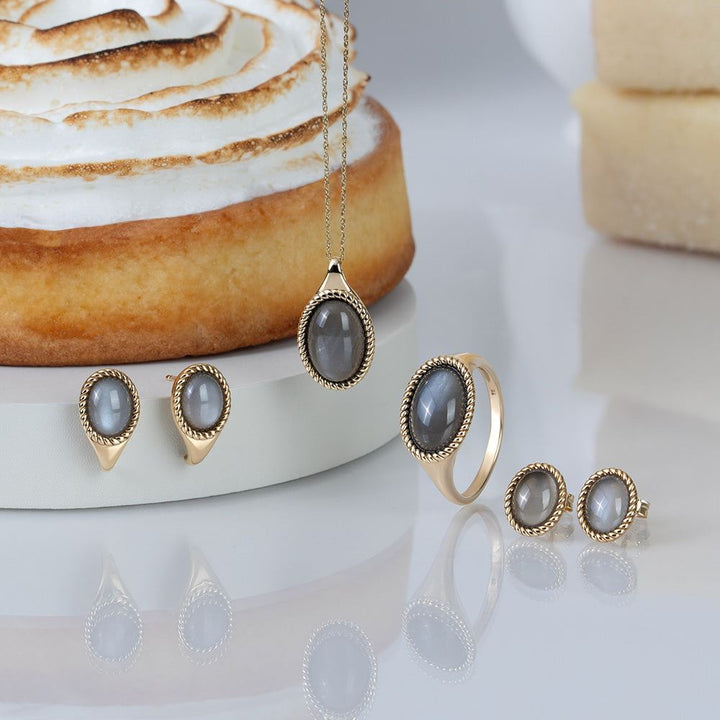 Klassischer ovaler schwarzer Mondsteinring in 9 Karat Gelbgold