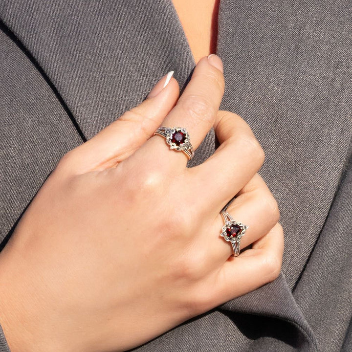 Art-Deco-Ring mit Kissengranat und Markasit in Sterlingsilber