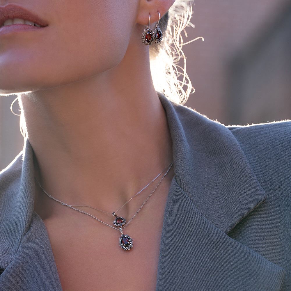Halskette mit Anhänger im Art-Deco-Stil mit Granat- und Markasit-Anhänger aus Sterlingsilber