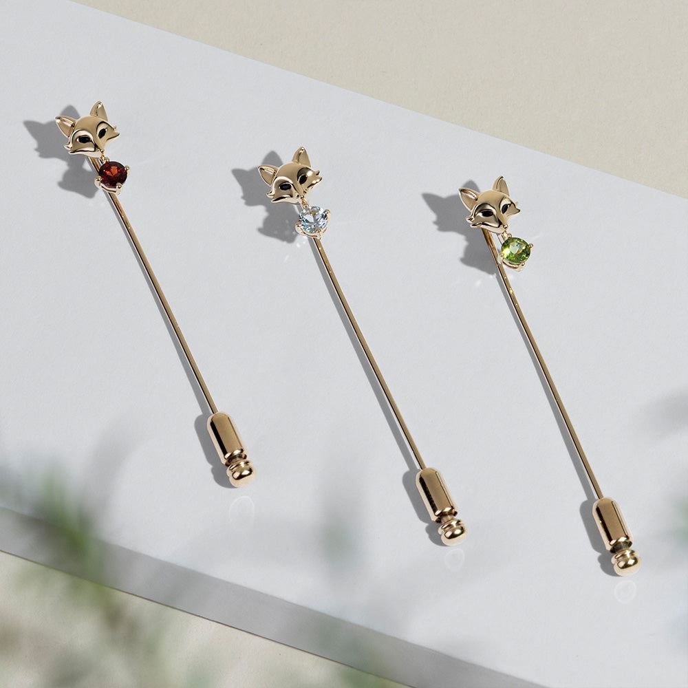 Gardenia Weißtopas Fuchs Anstecknadel in 9 Karat Gelbgold