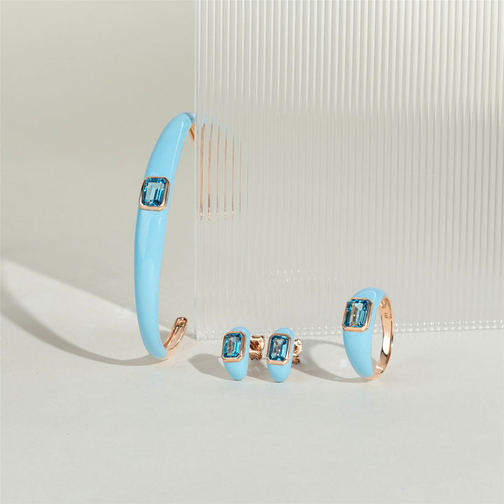 Armreif „Siberian Waltz“ aus blauem Emaille und achteckigem himmelblauem Topas in Roségold-Vermeil
