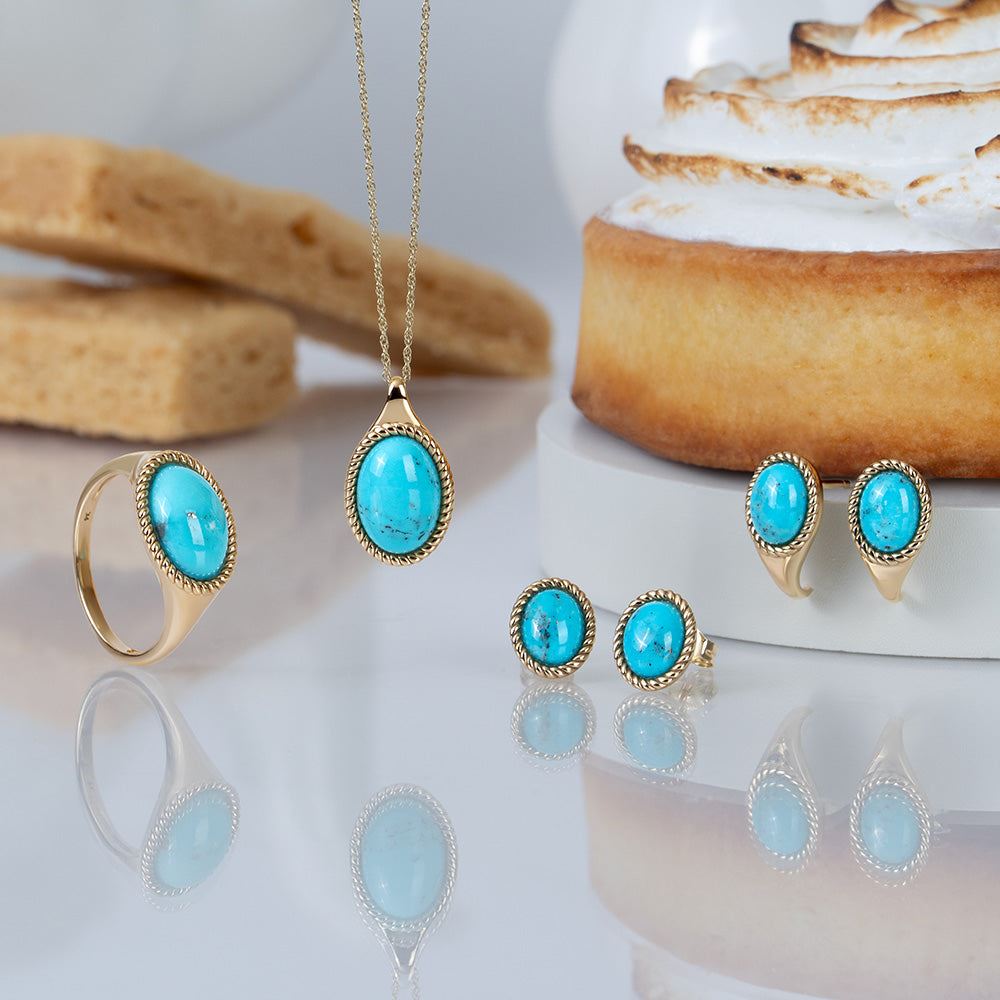 Klassische ovale Ohrstecker mit Türkis-Cabochon, Gelbgold 9 Karat