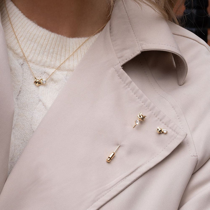 Gardenia Weißtopas Fuchs Pin in 9 Karat Gelbgold
