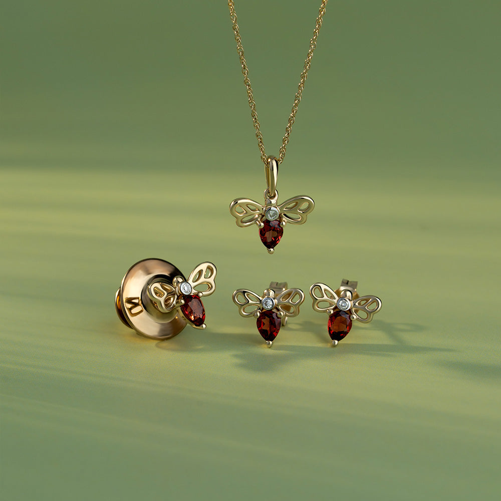 Honeycomb Art Nouveau Pear Shape Garnet and Diamond Bee Pendant Necklace in 9ct Yellow Gold